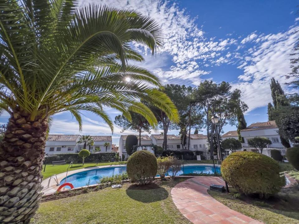 Ferienwohnung Bajo Con Jardin En La Milla De Oro Marbella Exterior foto