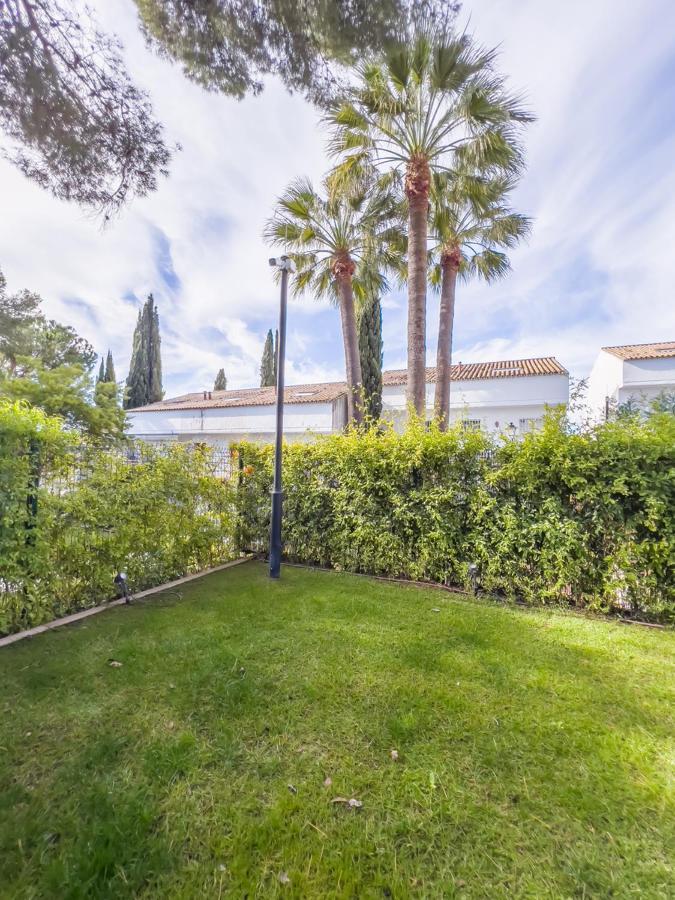 Ferienwohnung Bajo Con Jardin En La Milla De Oro Marbella Exterior foto