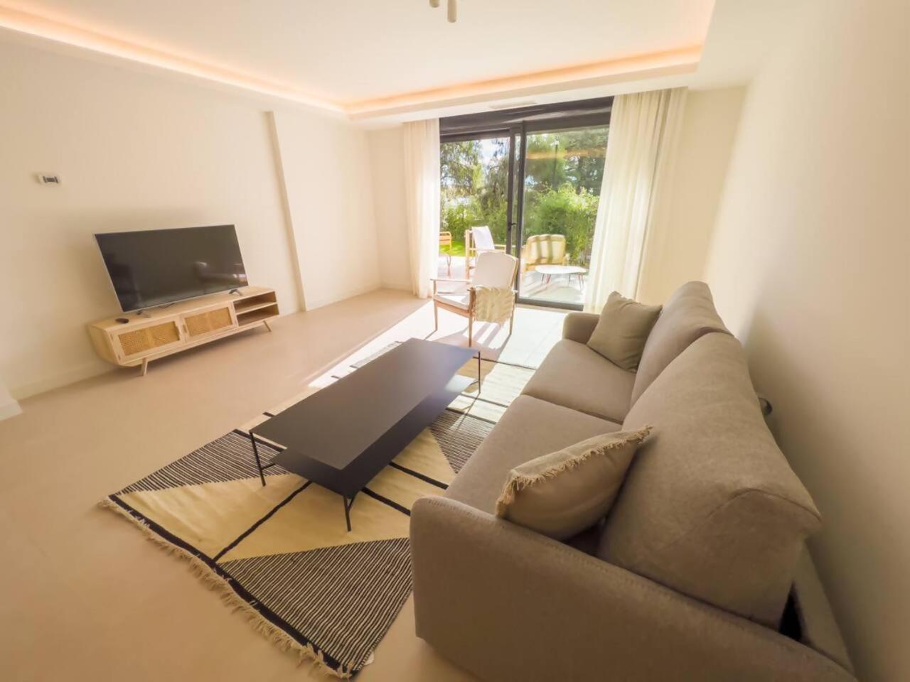 Ferienwohnung Bajo Con Jardin En La Milla De Oro Marbella Exterior foto