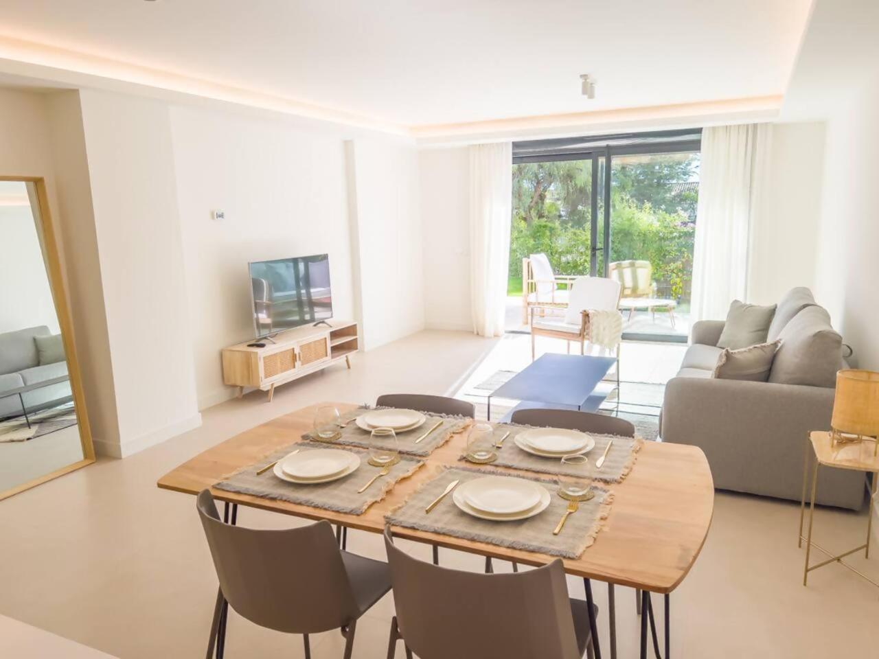 Ferienwohnung Bajo Con Jardin En La Milla De Oro Marbella Exterior foto