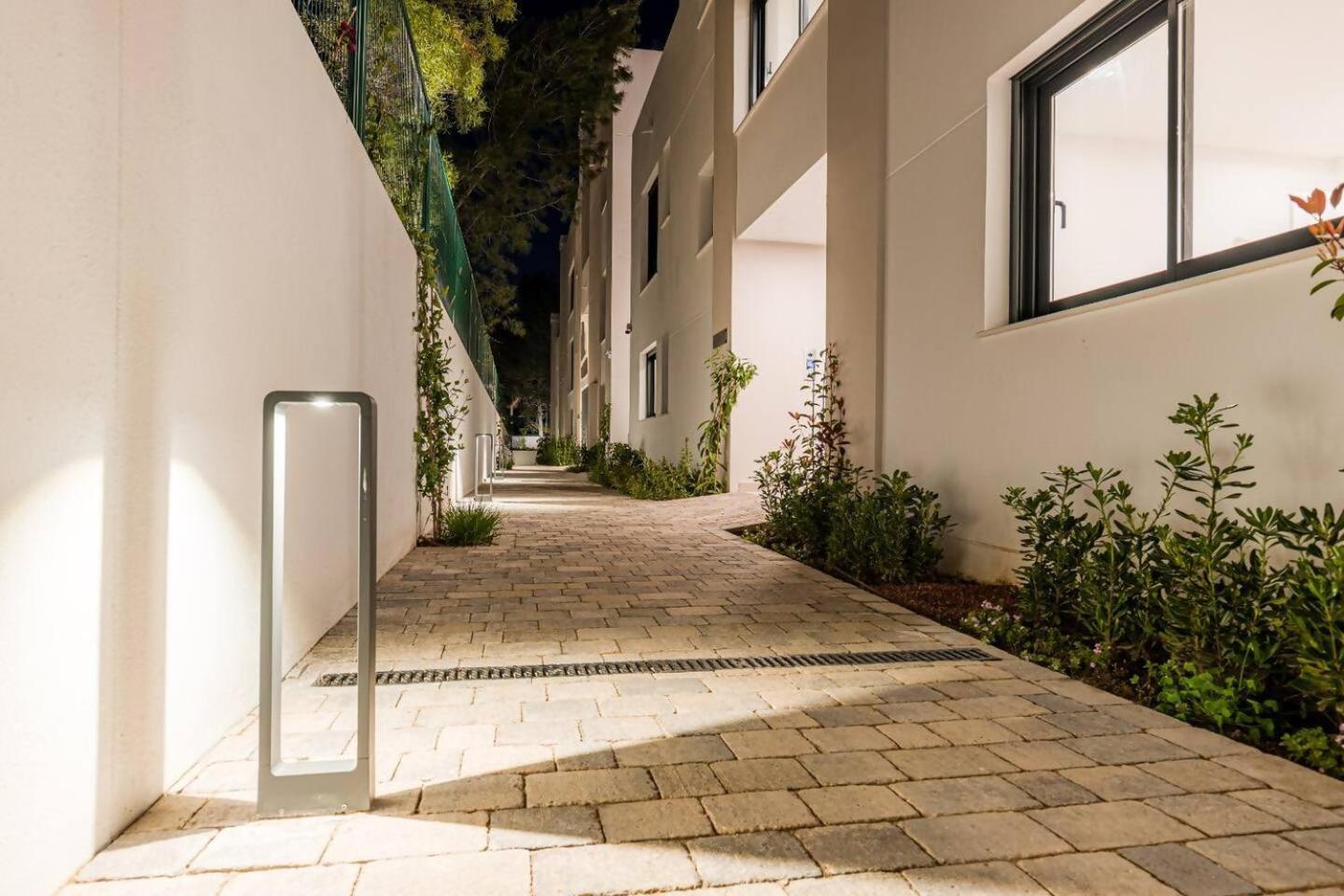 Ferienwohnung Bajo Con Jardin En La Milla De Oro Marbella Exterior foto