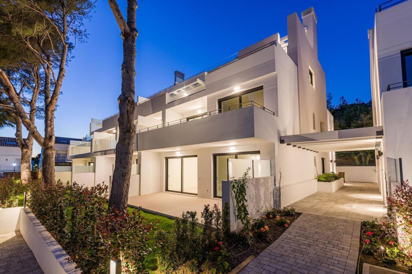 Ferienwohnung Bajo Con Jardin En La Milla De Oro Marbella Exterior foto