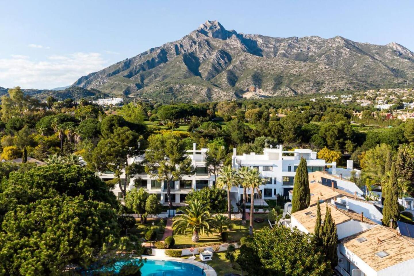 Ferienwohnung Bajo Con Jardin En La Milla De Oro Marbella Exterior foto